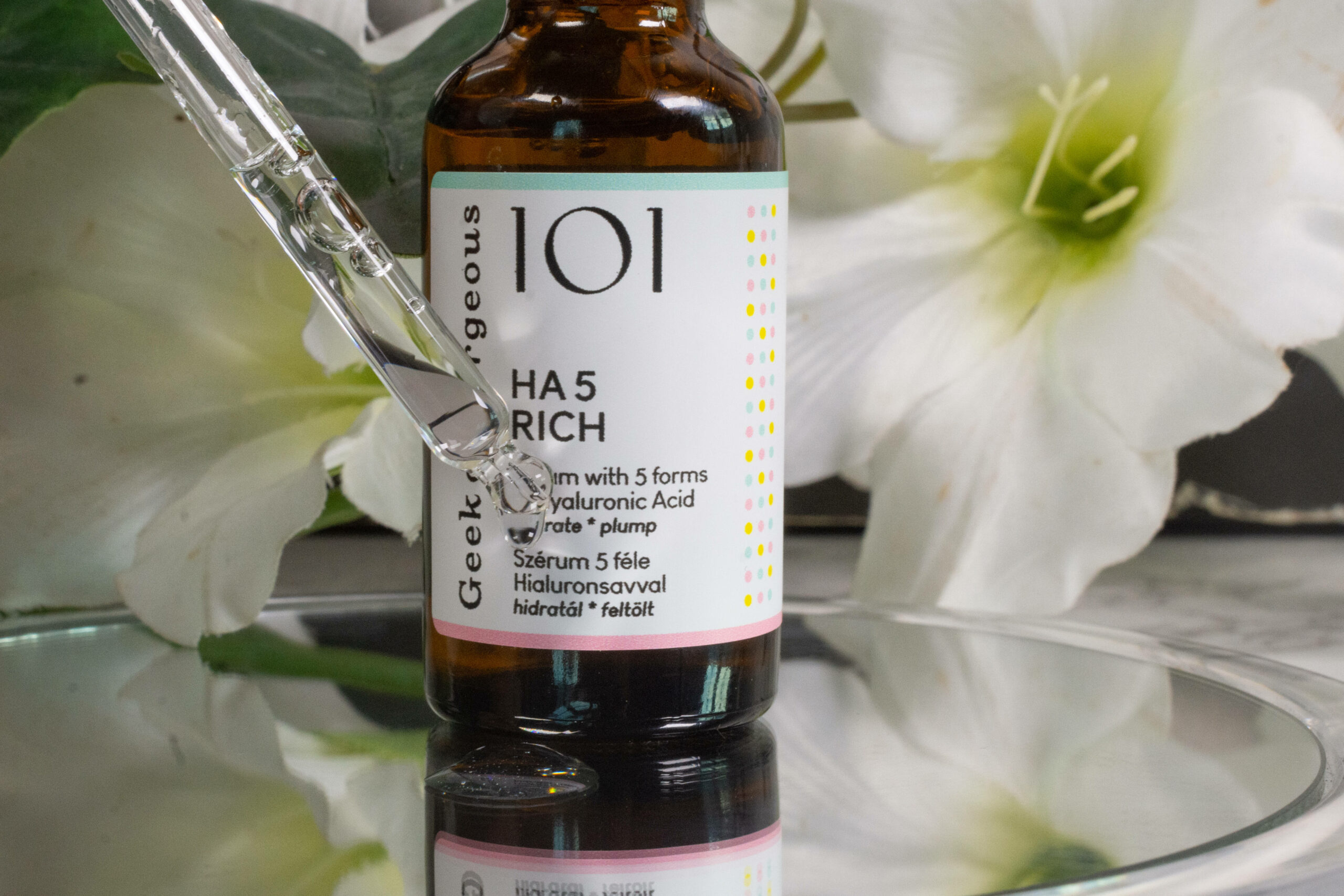 Geek and Gorgeous HA 5 Rich Serum Close Up