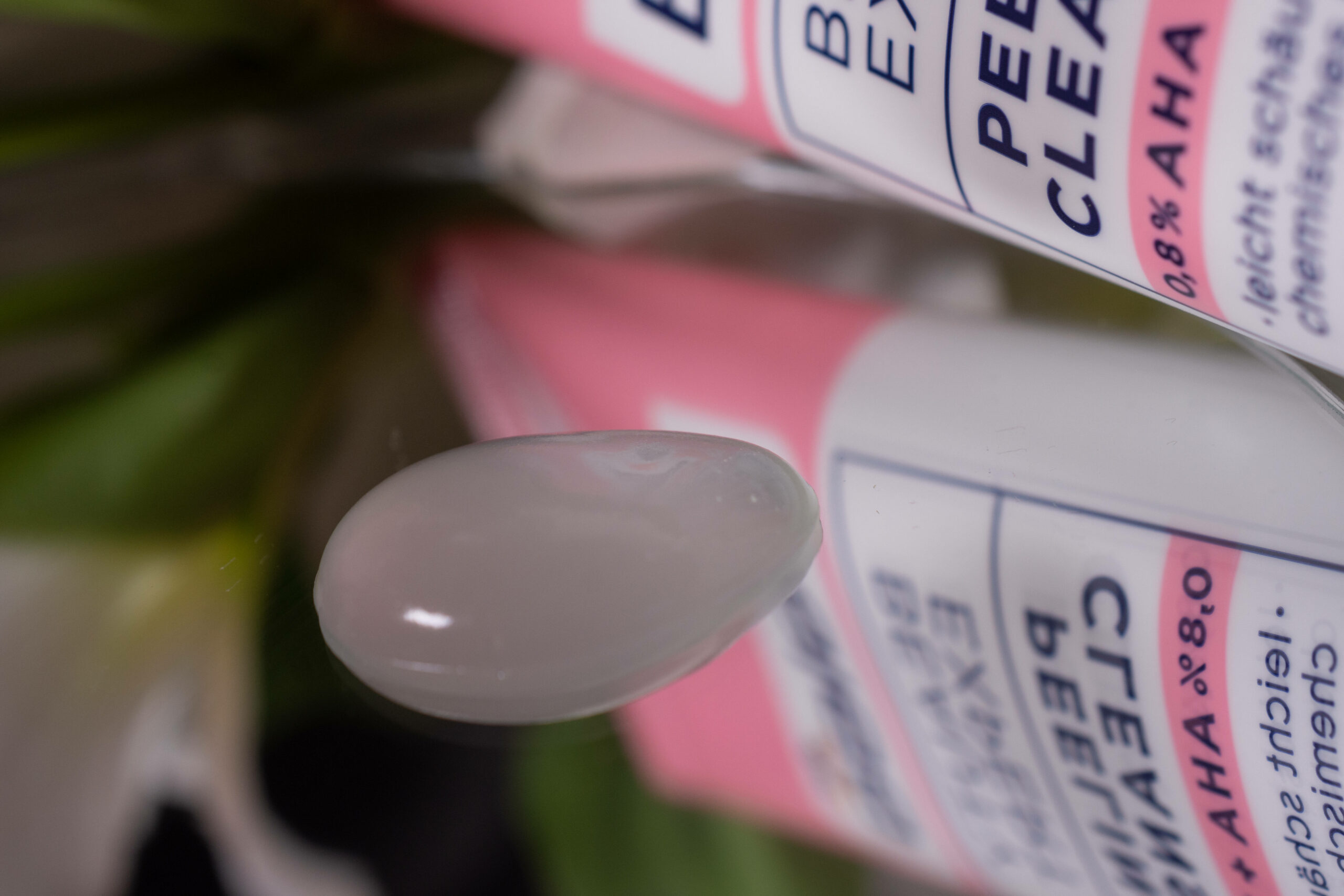 Close up of the Balea Beauty Expert Peeling Cleanser