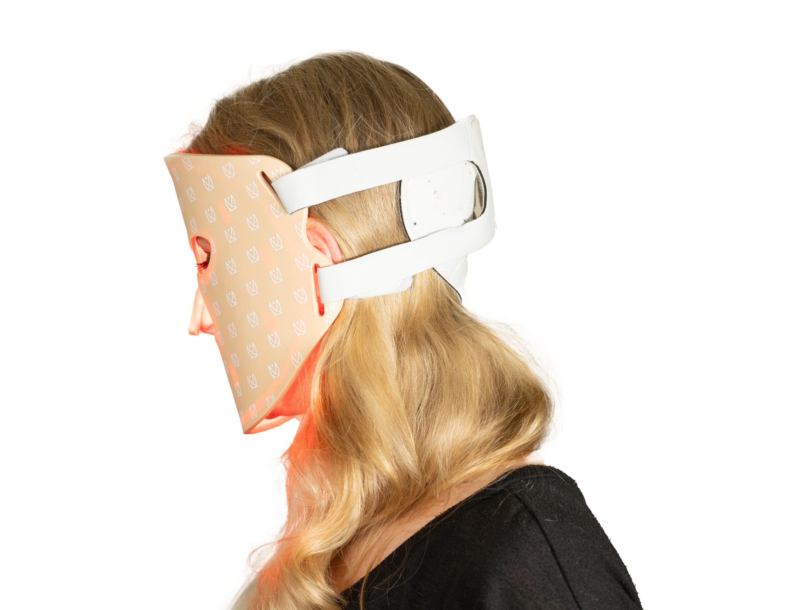 A woman wearing the Maysama Prana Led Light Therapy Mask pictured from the side