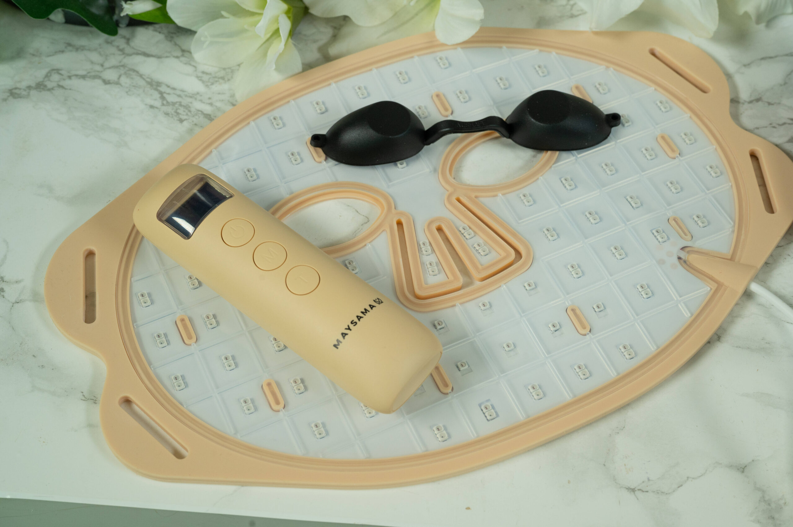 Maysama Prana Pulsed LED Light Therapy Mask with conductor and eye protection